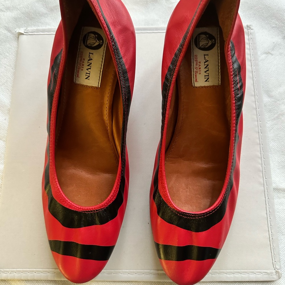 Lanvin Red with Black leather 2’ Heels preowned Sz 38.5